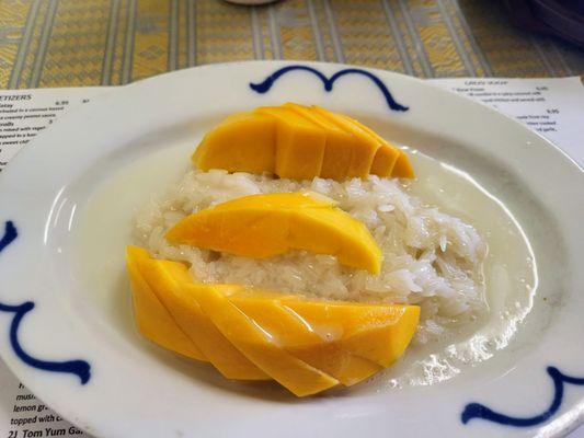 Sticky rice with mango