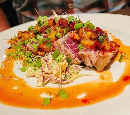 Ahi Tuna w. slaw & tropical mix