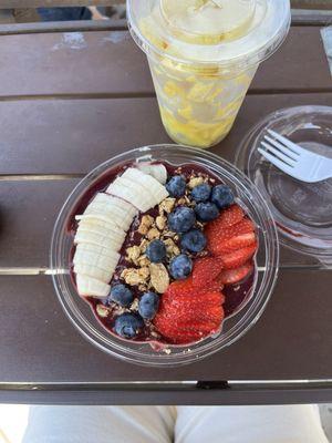 Açaí bowl and pineapple cup