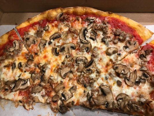 Steak and mushroom pizza