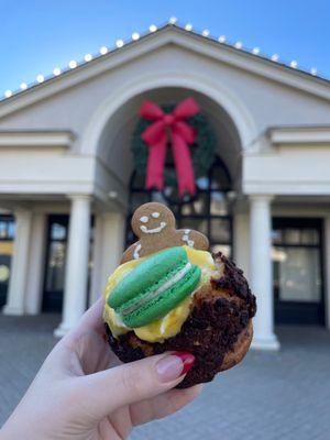 Cream puff and pistachio macaron