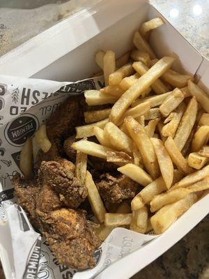 5 Piece Bay Bays Chicken Tenders and fries