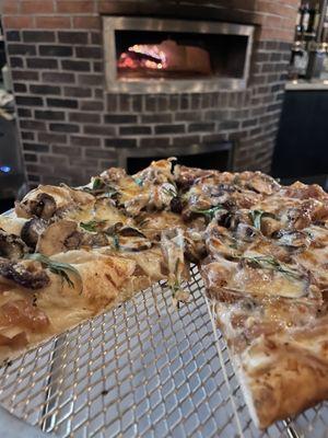 Mushroom pizza