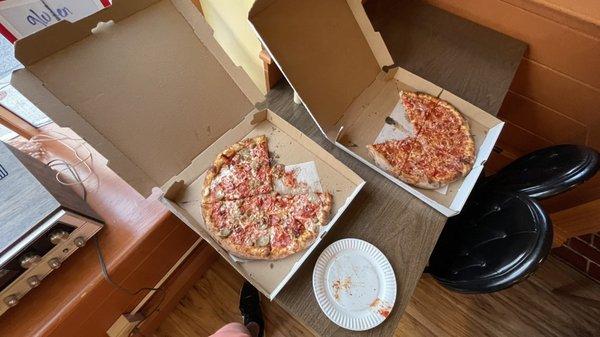 The best parts. Pizza paper plates and an old fashioned stereo that WORKS and plays music!