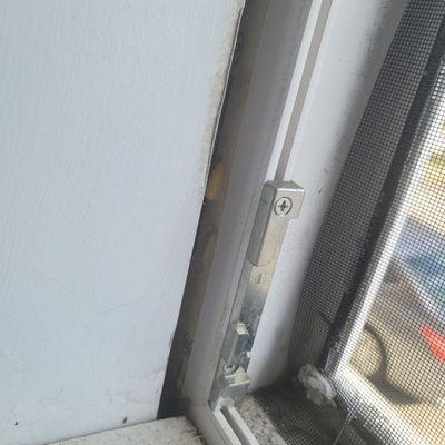 About an inch space between window and frame