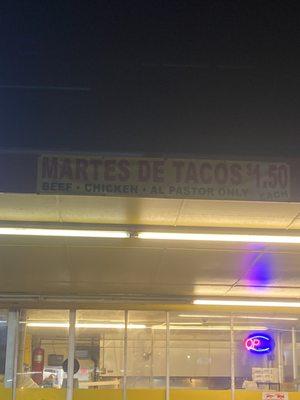 Clearly says tacos 1.50$!! And the meats i choose