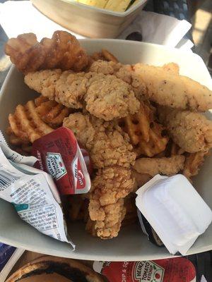 Chicken fingers & fries