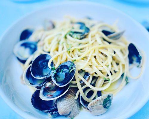 clams and Tagliolini. Amazing! Perfect for dinner