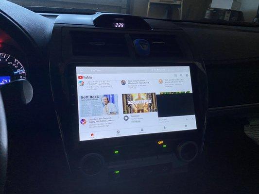 Dasaita 10" car stereo with Apple CarPlay and playing YouTube from Android app