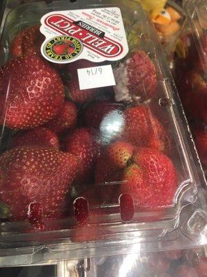 Molded strawberry