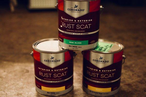 Rust Scat Waterborne Acrylic Enamel is suitable for interior or exterior use. It sticks to wood, masonry and metal.