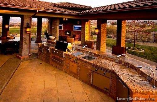 outdoor kitchen