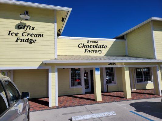 The storefront of Bruno Chocolate.