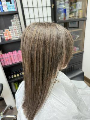 A smooth transition from black color and masking gray hair