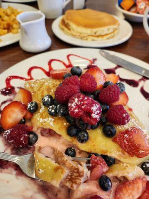 Berry berry crepes