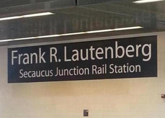 Dunkin’ Donuts @ Frank R. Lautenberg Secaucus Junction Rail Station (NJT-RR)