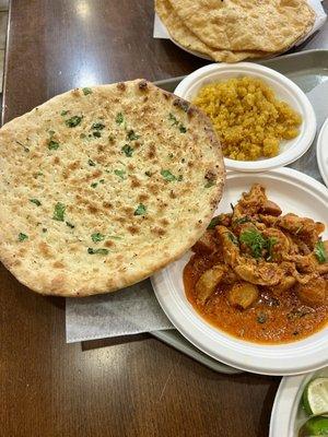 Makhani Chicken/ Butter chicken, 2 Pieces Halwa Puri,