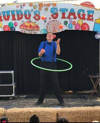 Juggling at Yuma County Fair on the Guido stage