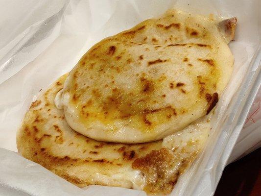 Pupusa de Pollo con Queso -  Chicken with cheese.