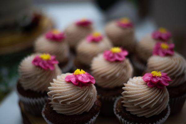 hummingbird cupcakes