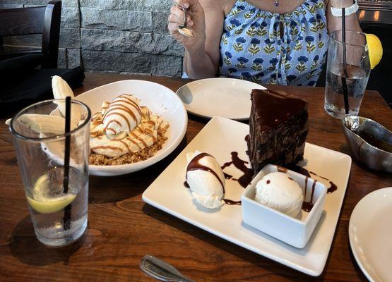 Banana pudding and chocolate cake