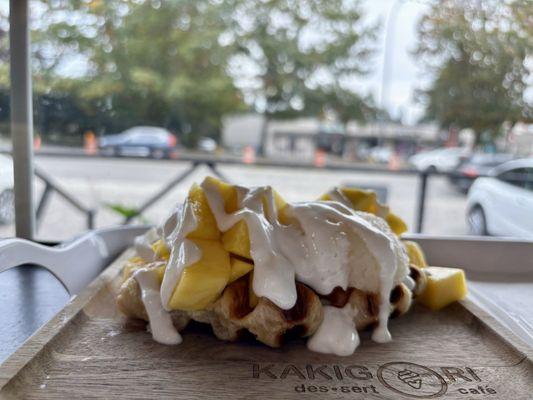 Mango sticky rice croffle