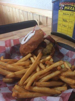 Glazed donut bacon cheeseburger at the Vous... Mmmmmmmmm good