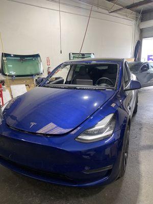 2022 Tesla Y windshield replacement