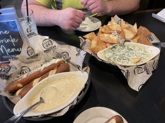 Beer Cheese & Pretzels Spinach Cheese Dip