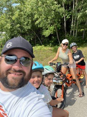 Electric bikes, family of 5