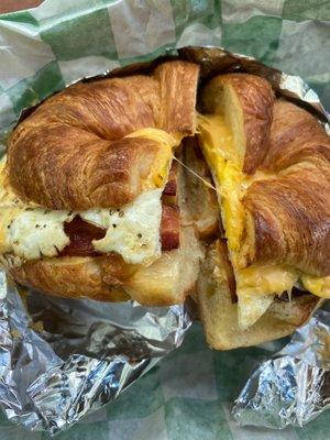 Croissant w/ egg cheese & bacon