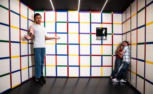 Ames room at Paradox Experience Las Vegas, this exhibit is great to do with kids!