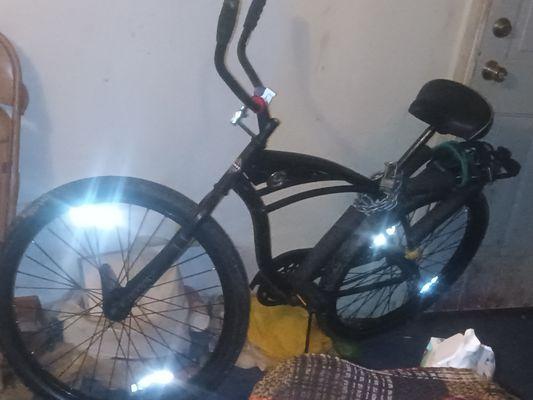 HELLO THERE MY NAME IS CHRIS AND WHAT IM LOOKING FOR MY BIKE I NEED A BACK RIM AND TWO FINDERS,IF YOU HAVE ANY SEND PHOTOS PLEASE AND PRICES