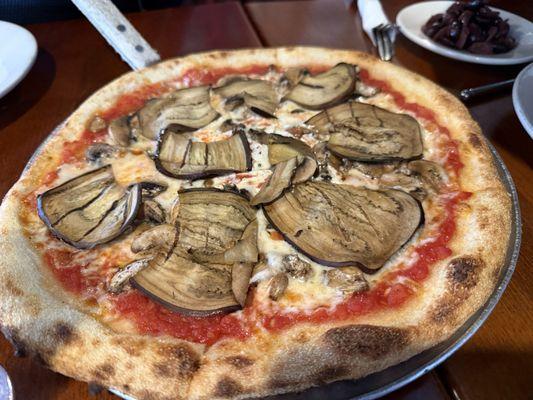 Monza (Crushed tomatoes, fresh mozzarella, grilled eggplant, mushrooms; Kalamata olives on the side)