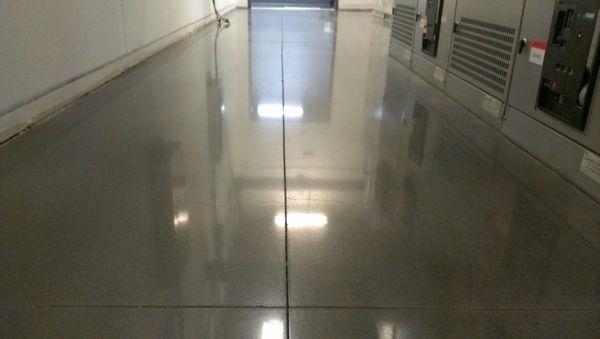 Polished concrete.
Concrete grinding.
Concrete Polishing