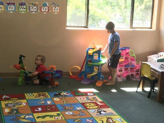 For an additional cost to membership they offer morning and afternoon childcare M-F. This is a photo of "Fit Kids" childcare room.