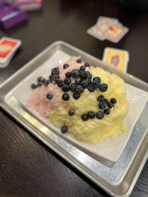 Mango & Strawberry Snow Plate with blueberries