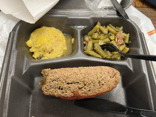 Meatloaf green beans and squash casserole.