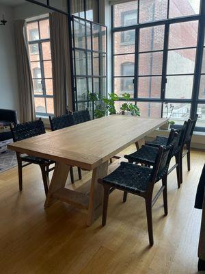 The Whitby dining table with 6 Henry chairs.