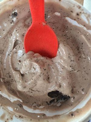 Large chocolate frozen yogurt with Oreos