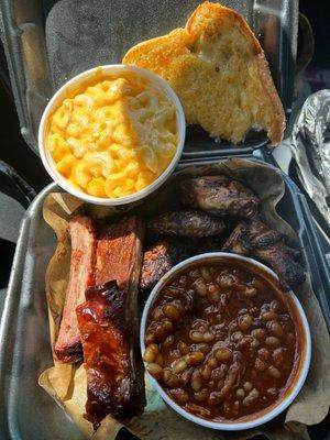 Ribs & wings plate w/ beans & Mac