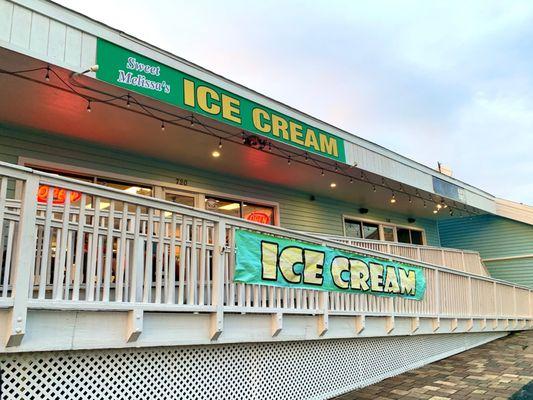 You can enjoy eating your ice cream on this front deck facing north