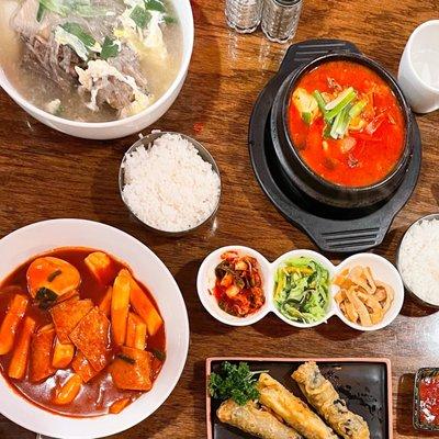 Ugeoji Galbi-Tang, Tteok-bokki, Mushroom Gimmari (Fried Seaweed Roll), and Soft Tofu Soup!