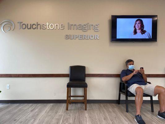 Waiting area, it is clean, clear waiting room.