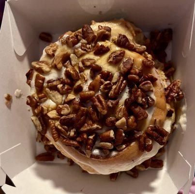 Caramel PecanBon Roll