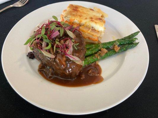 Guess who is back?
Beef Tenderloin, Asparagus Spears and Potato Gratin
It's that good!