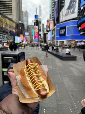 Bisbee's hot dog in Times Square NYC