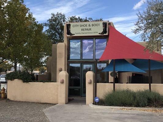 We've moved!  Starting 25 October 2017 we will be in our new building.  The new address is: 847 Ninita Street, Santa Fe NM 87505