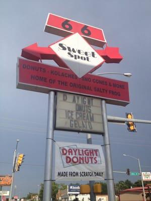 The signage looks like it's a car parts store, but there's real good shave ice inside.