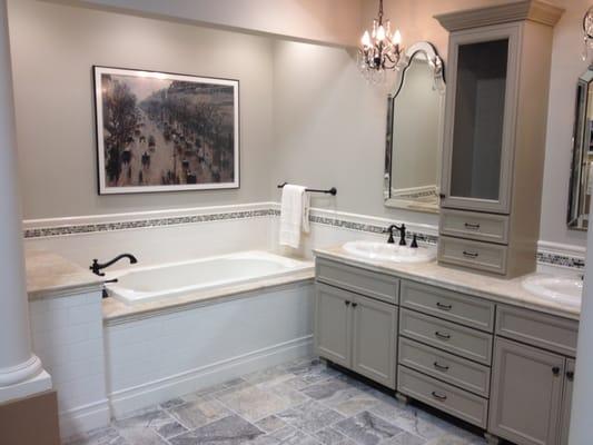 Huge vanity with tons of storage, soaker tub, customer hardware, etc.   Great for a Master bathroom!!